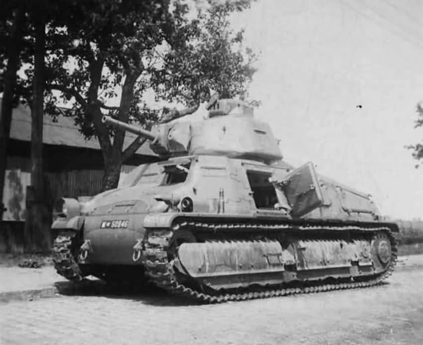 how many tanks in french armored squadron modern